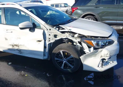 2021 Subaru Impreza Premium 5-Door z USA, uszkodzony, nr VIN 4S3GTAV62M3714094